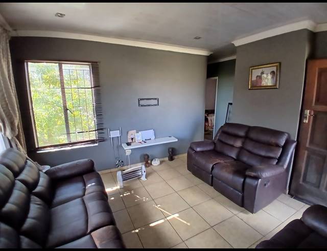 3 BEDROOM HOUSE FOR SALE IN SEBOKENG ZONE 17